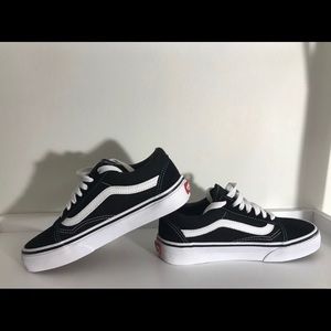 BLACK CLASSIC VANS